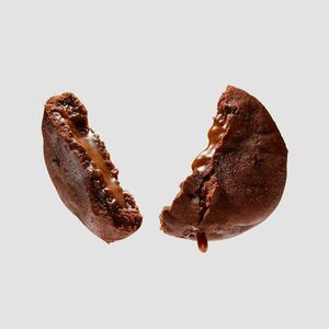 Plněné proteinové cookies - Double Chocolate and Caramel obraz