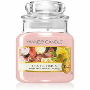 Yankee Candle Fresh Cut Roses vonná svíčka Classic malá 104 g obraz
