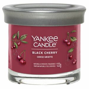 YANKEE CANDLE Signature Tumbler malý Black Cherry 121 g obraz