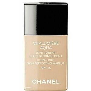 CHANEL Vitalumiére Aqua Makeup 30ml odstín 22 Beige Róse obraz