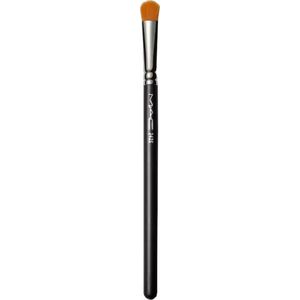 MAC Cosmetics Štětec na pudrové a emulzní oční stíny 242S (Shader) obraz