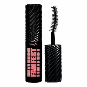 BENEFIT COSMETICS - Mini Fan Fest - Objemová Rasenka Pro Vějířovité Rasy obraz