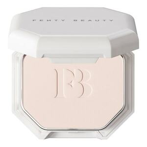 FENTY BEAUTY - Pro Filt'r Soft Matte Powder Foundation - Pudrový make-up obraz