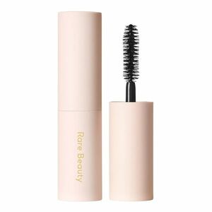 RARE BEAUTY - Perfect Strokes Universal Voluminizing Mascara - Mini objemová řasenka obraz