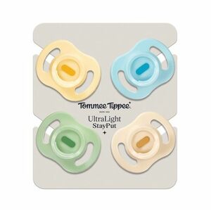 Tommee Tippee Silikonový Dudlík Ultralight Boy 0–⁠⁠⁠⁠⁠⁠6m 4 ks obraz