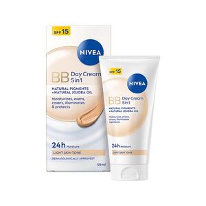 NIVEA Zkrášlující hydratační denní BB krém 5 v 1 pro pro světlejší odstín pleti OF 15 50 ml obraz