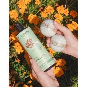 Folk & Flora Eucalyptus koupelová bomba se zklidňujícím účinkem 130 g obraz