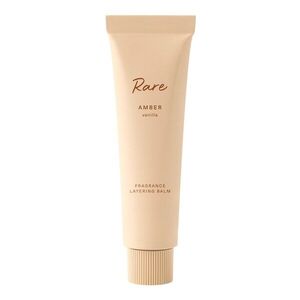 RARE BEAUTY - Rare Fragrance Layering Balm Amber Vanilla – Parfémovaný balzám k vrstvení obraz