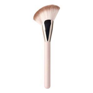 RARE BEAUTY - Warm Wishes Angled Powder Brush - Šikmý štětec na pudr obraz