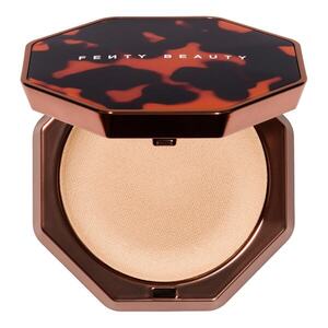 FENTY BEAUTY - Sun Stalk'r Soufflé - Krémový bronzer s texturou lisované pěny obraz