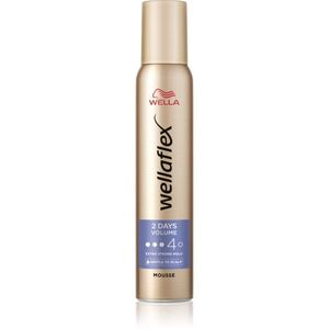 Wella Wellaflex 2 Days Volume pěnové tužidlo pro bohatý objem Vol 4 200 ml obraz